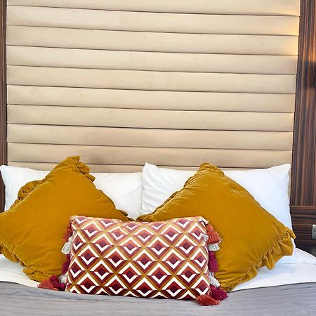 Maitrise Hotel Лондон Екстериор снимка