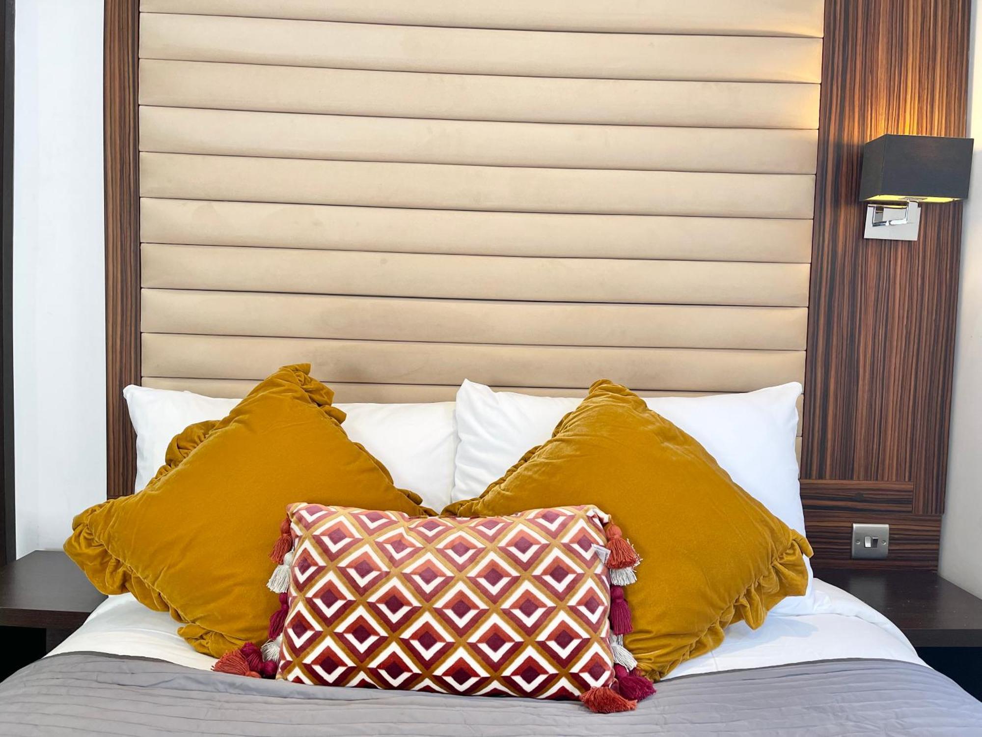 Maitrise Hotel Лондон Екстериор снимка