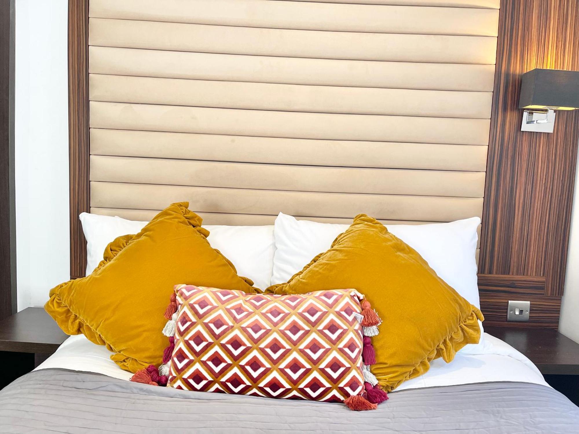 Maitrise Hotel Лондон Екстериор снимка