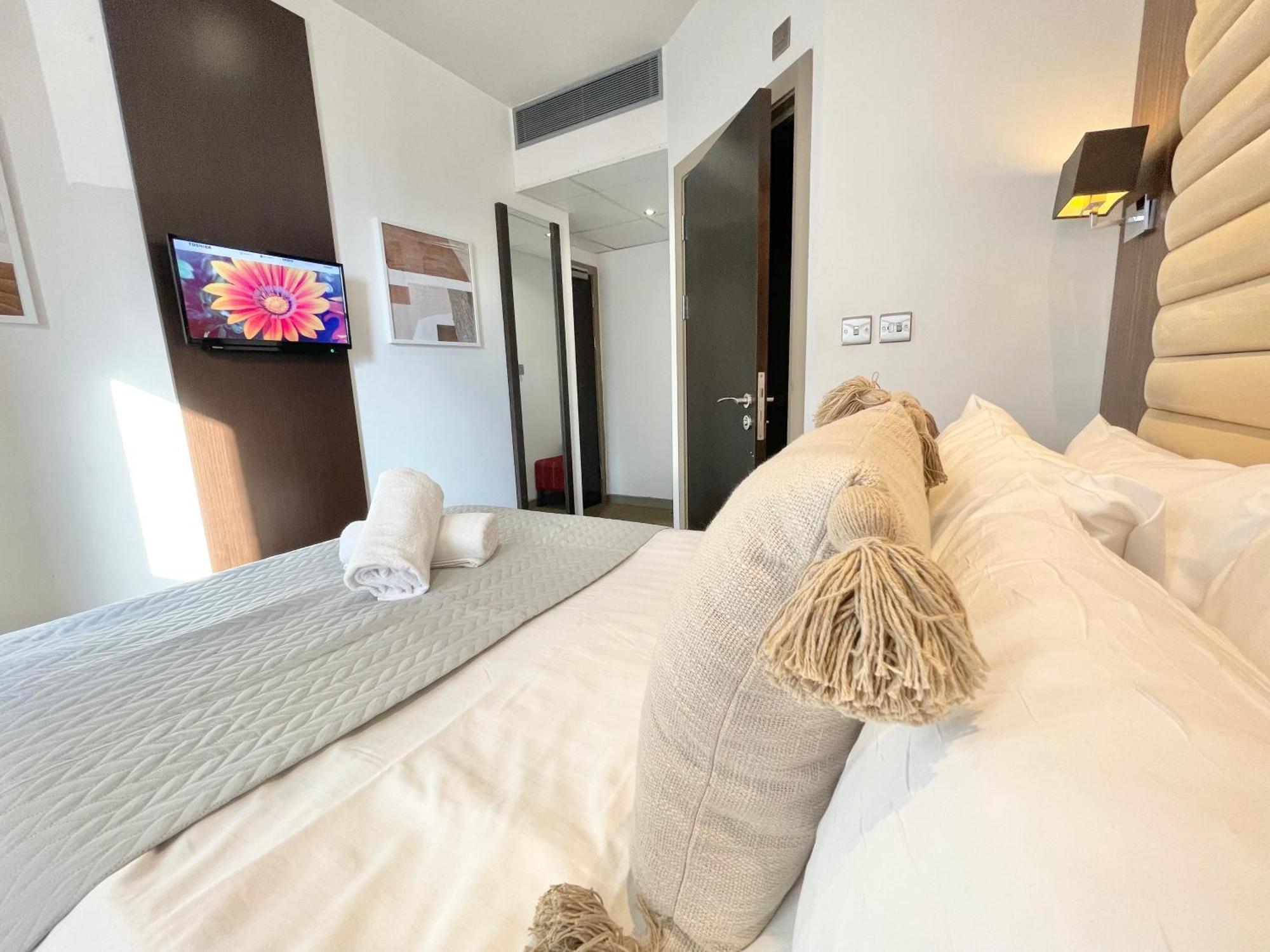Maitrise Hotel Лондон Екстериор снимка