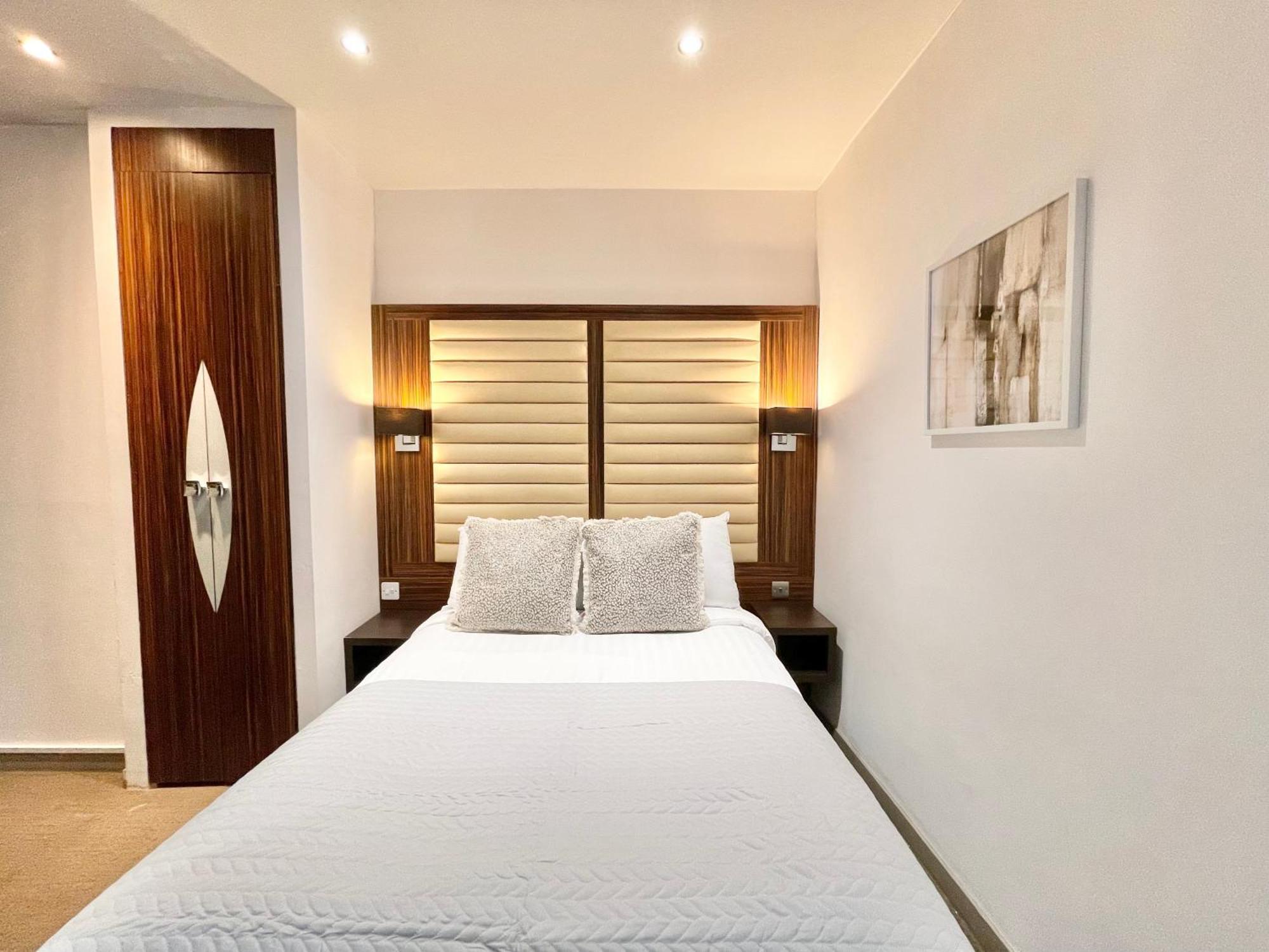 Maitrise Hotel Лондон Екстериор снимка