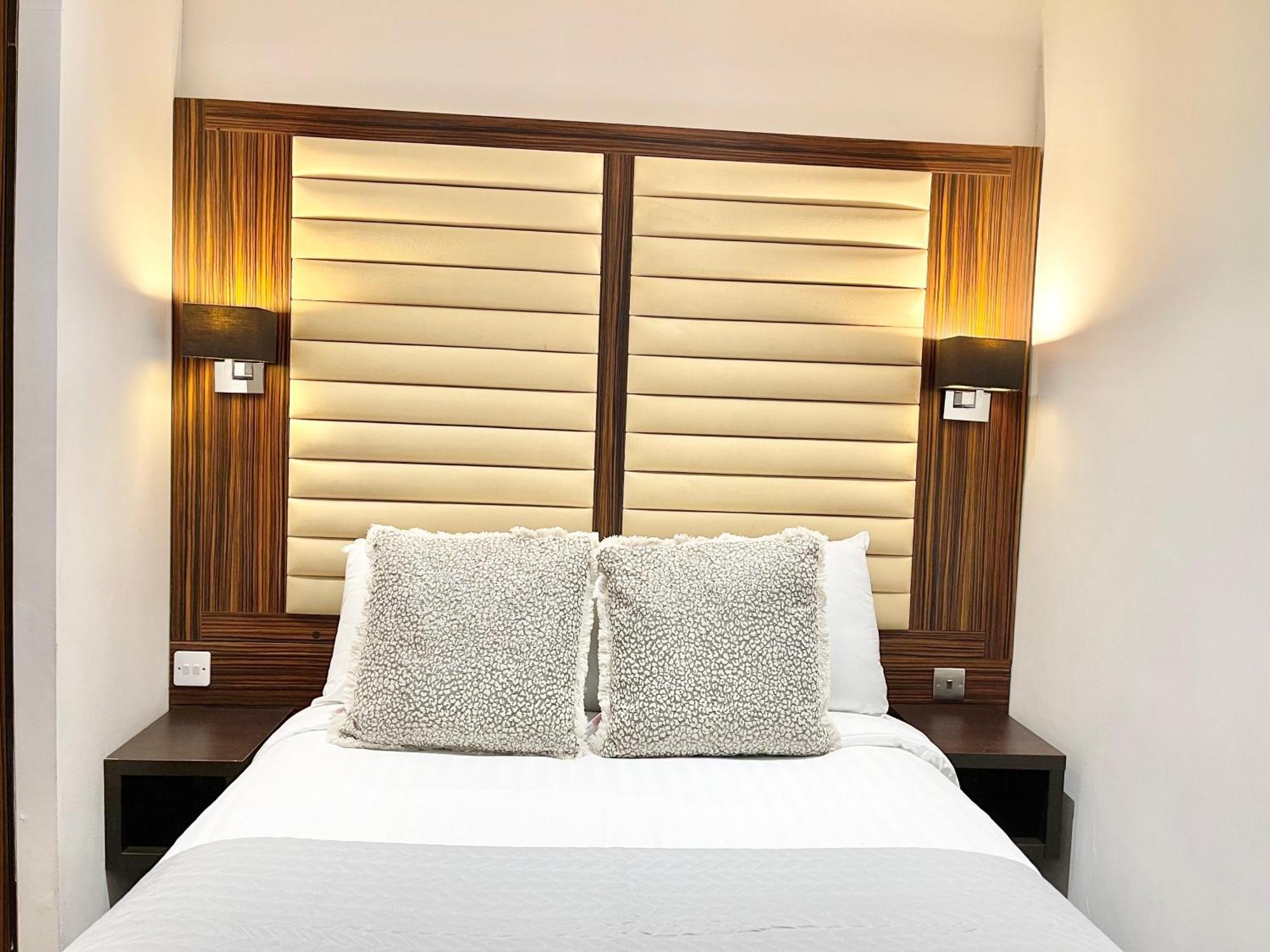 Maitrise Hotel Лондон Екстериор снимка