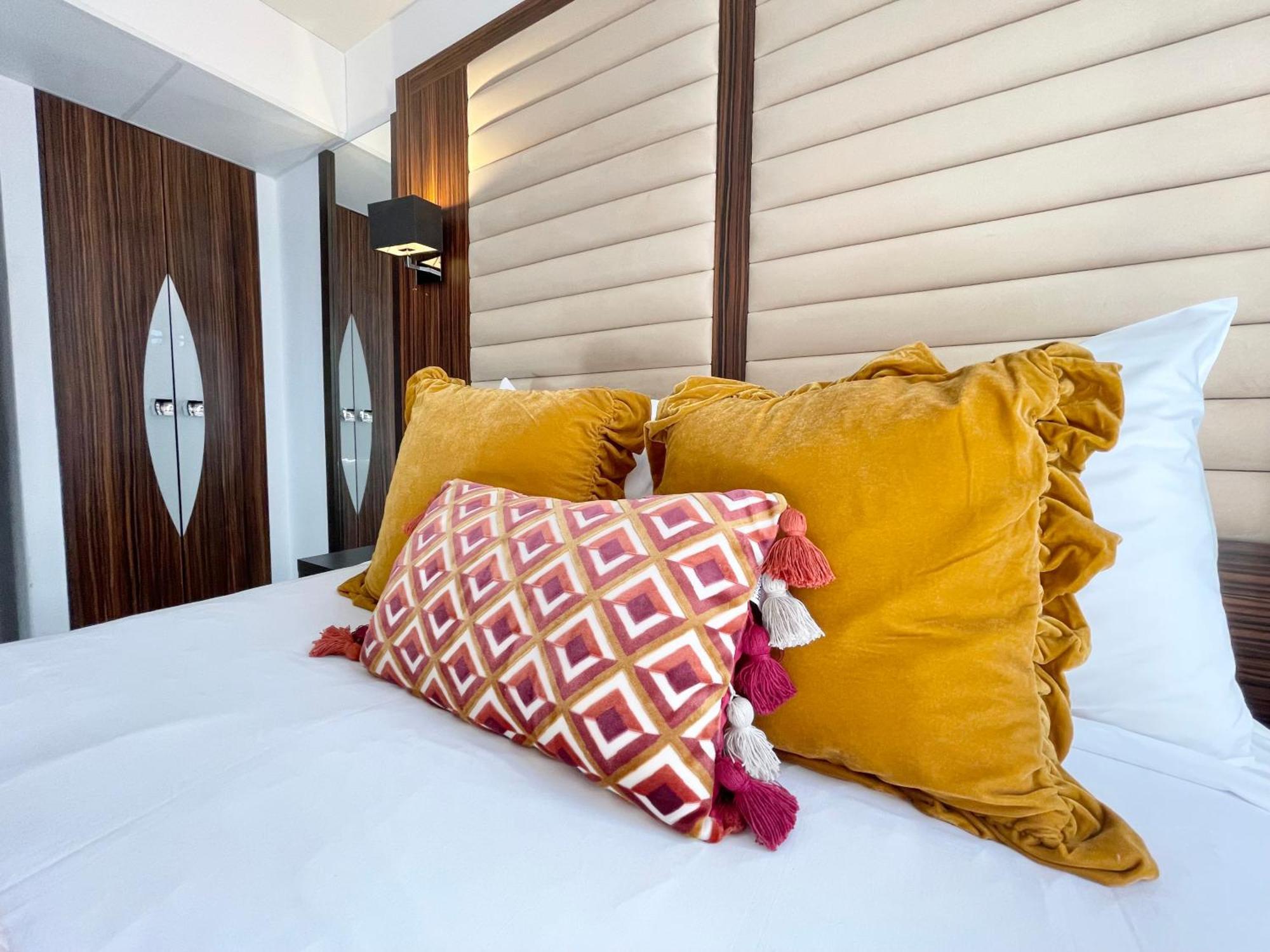Maitrise Hotel Лондон Екстериор снимка
