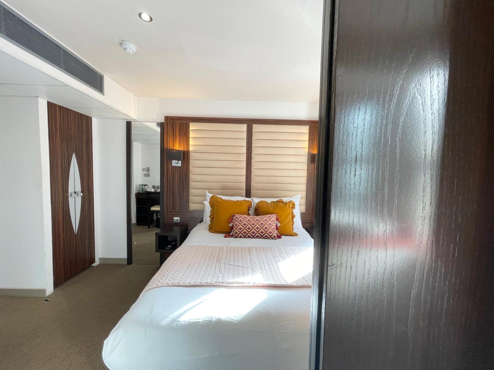 Maitrise Hotel Лондон Екстериор снимка