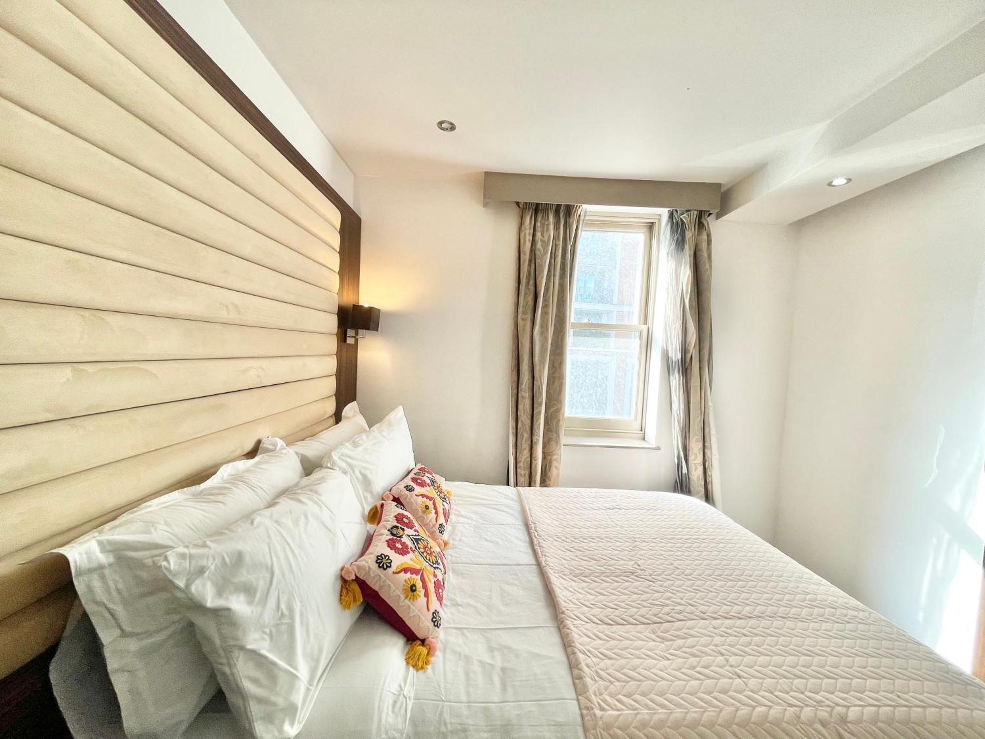 Maitrise Hotel Лондон Екстериор снимка