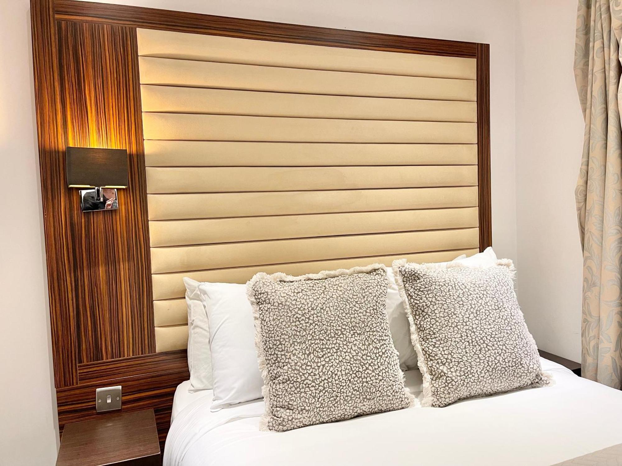 Maitrise Hotel Лондон Екстериор снимка