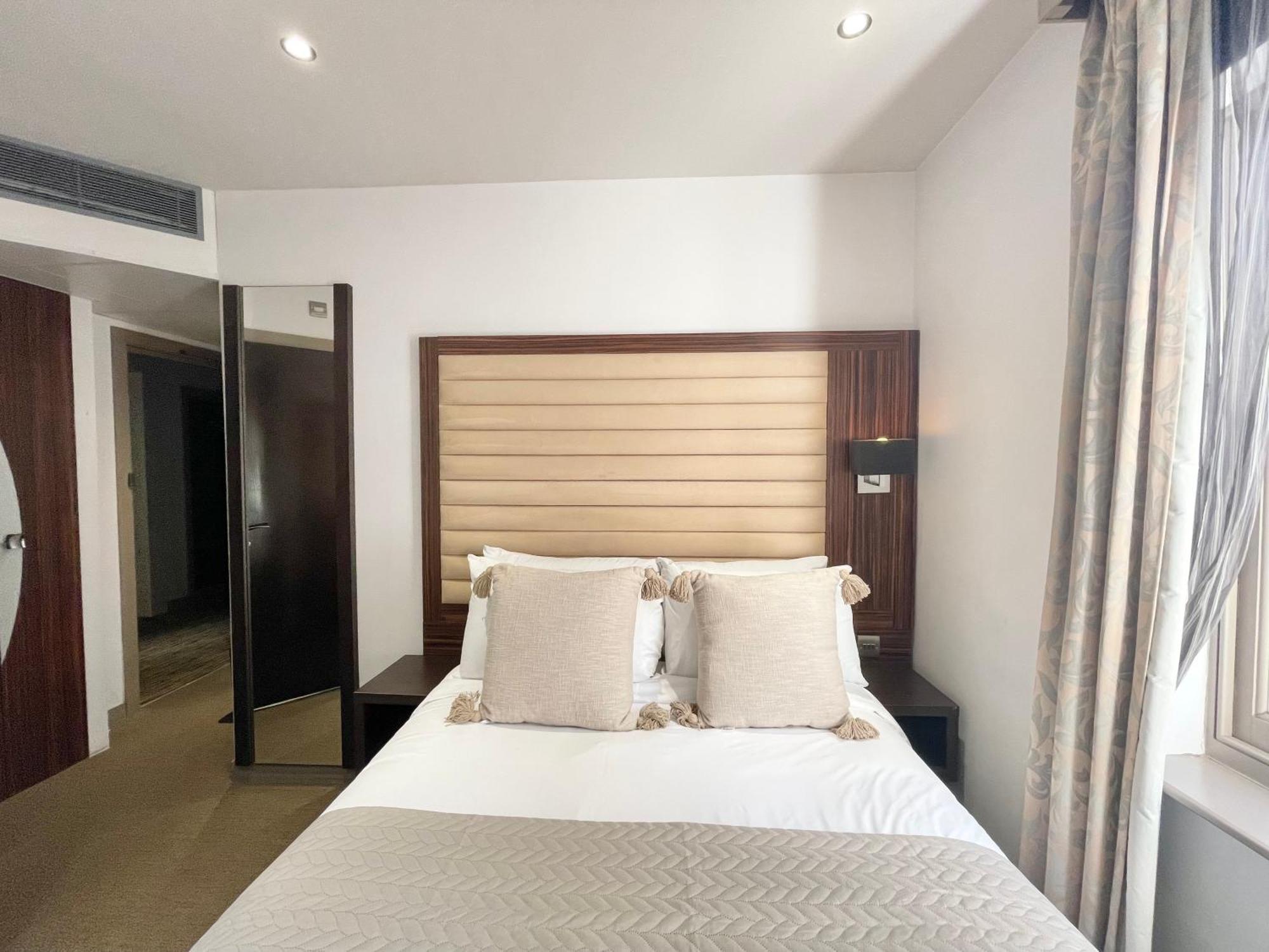Maitrise Hotel Лондон Екстериор снимка