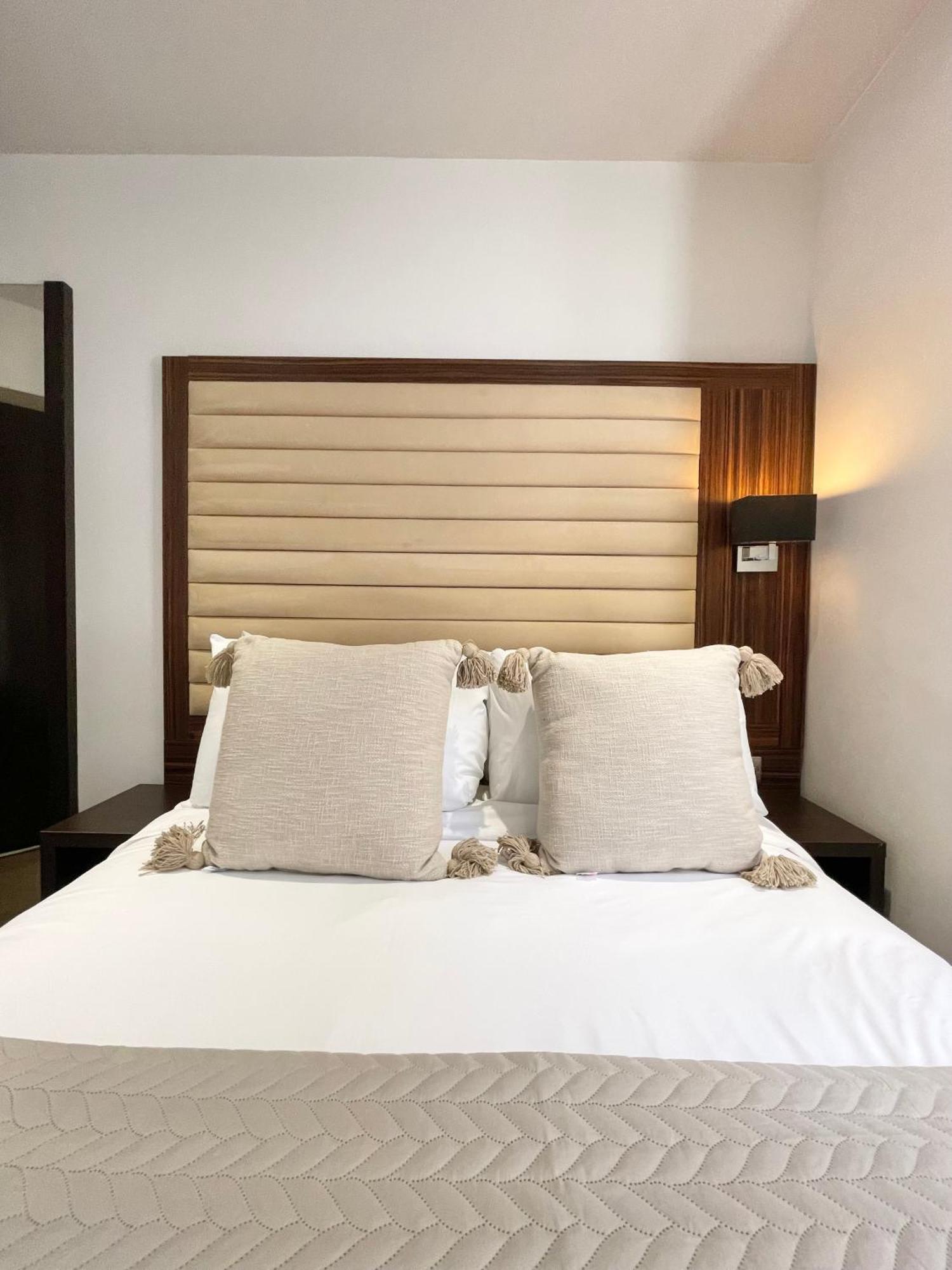 Maitrise Hotel Лондон Екстериор снимка
