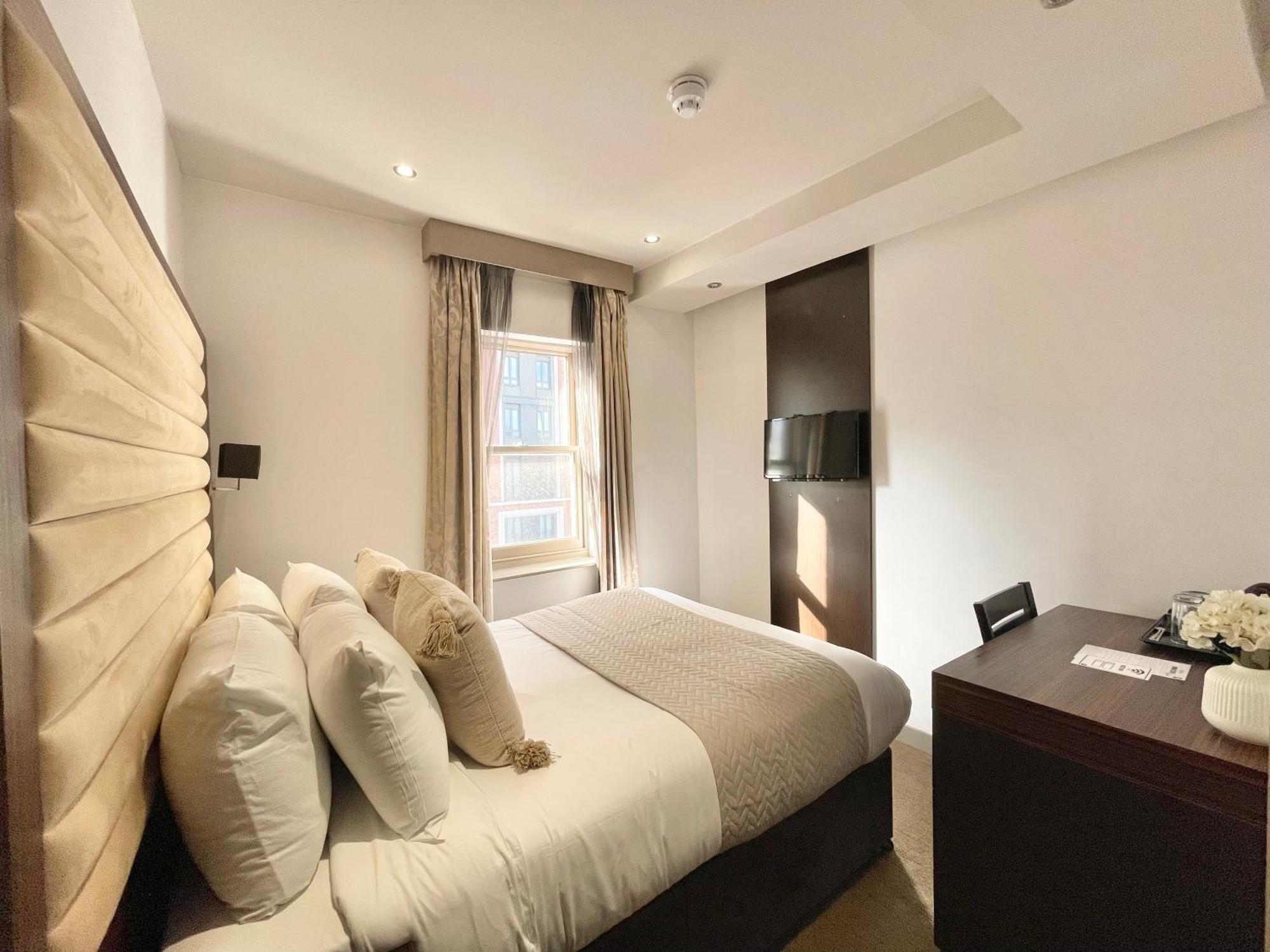 Maitrise Hotel Лондон Екстериор снимка