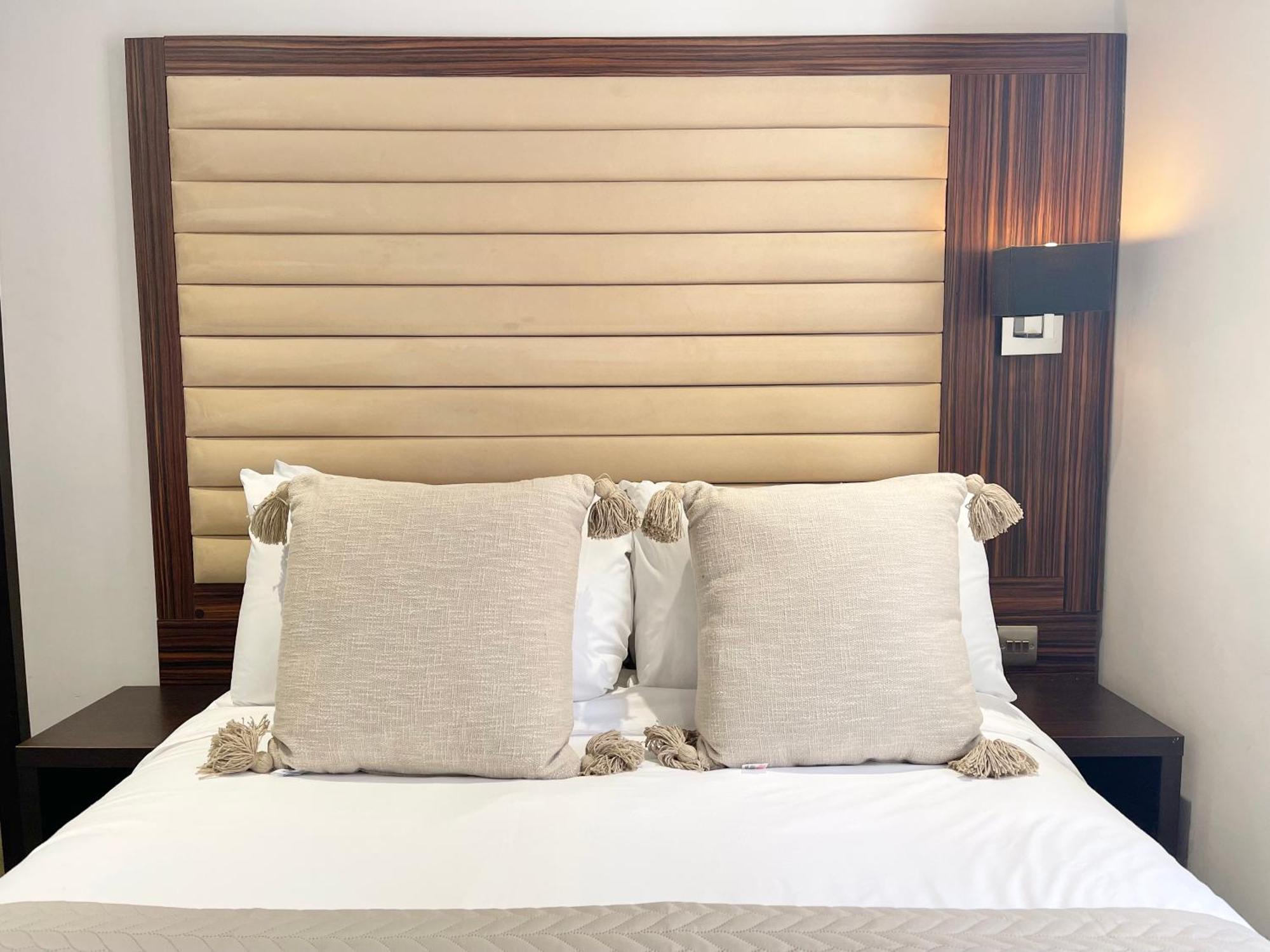Maitrise Hotel Лондон Екстериор снимка