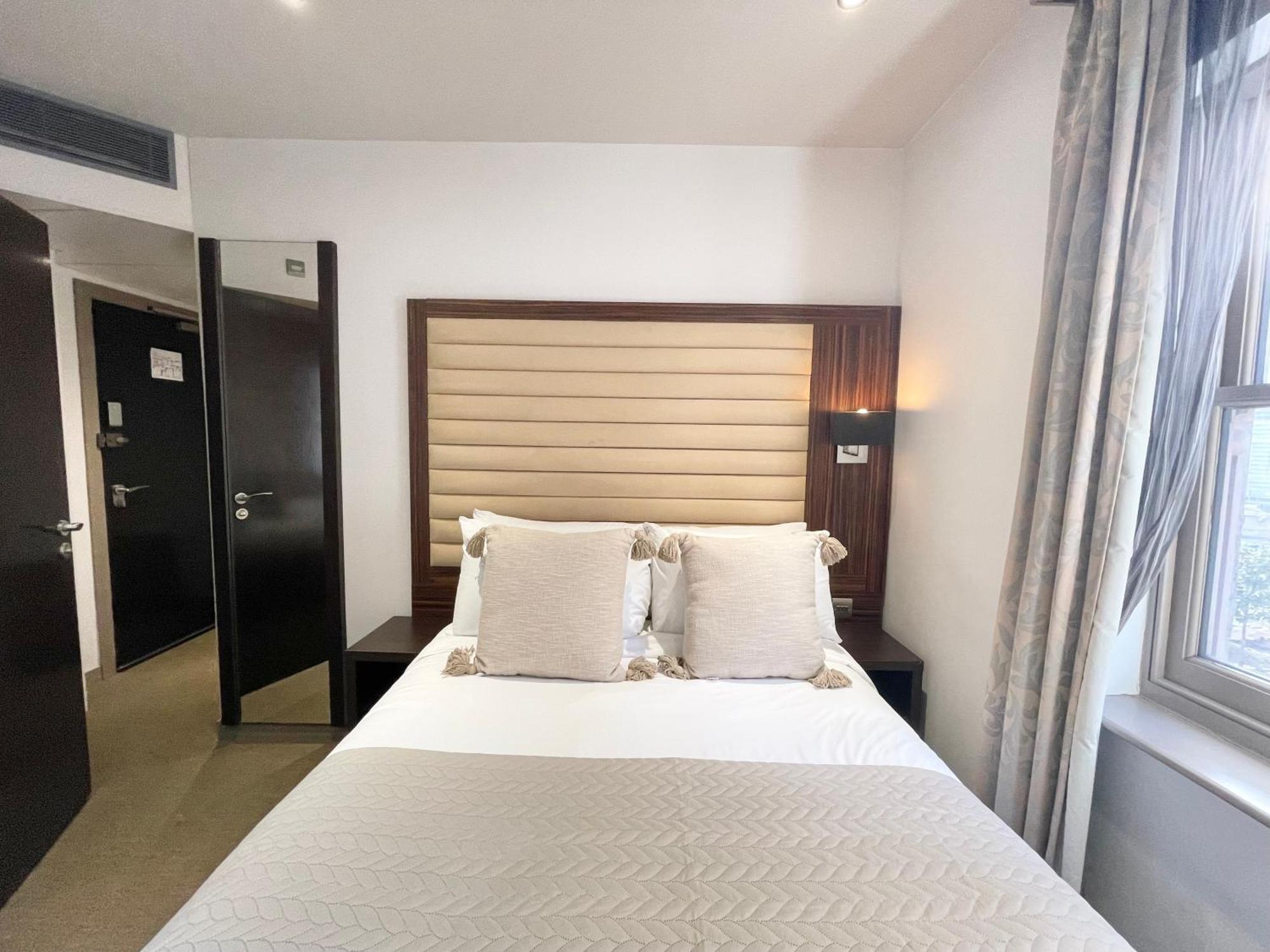 Maitrise Hotel Лондон Екстериор снимка